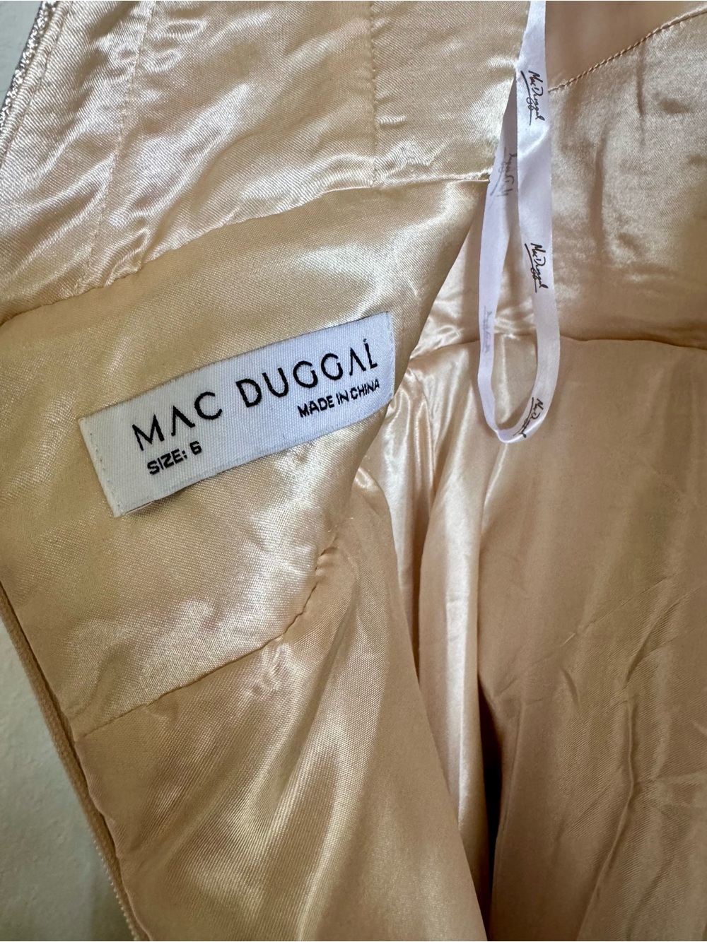 Mac Duggal Ivory Brocade V Neck Ball Gown With Bow Straps - size 6 - Picture 11 of 12